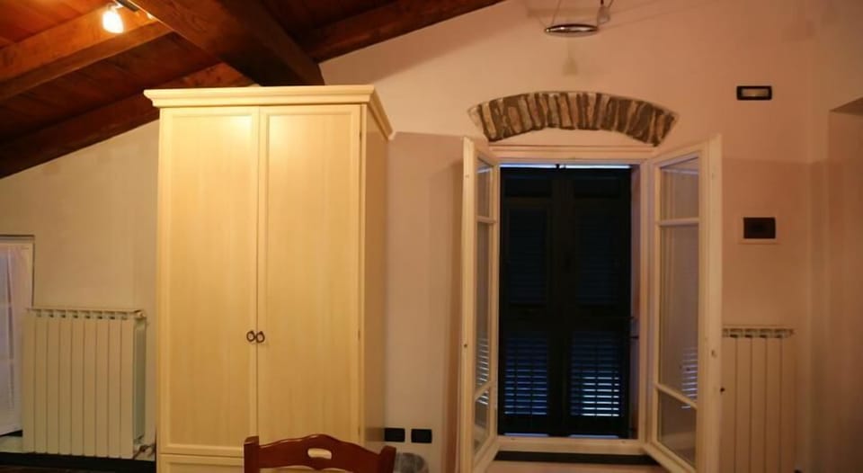 Premium bedding, Tempur-Pedic beds, minibar, in-room safe