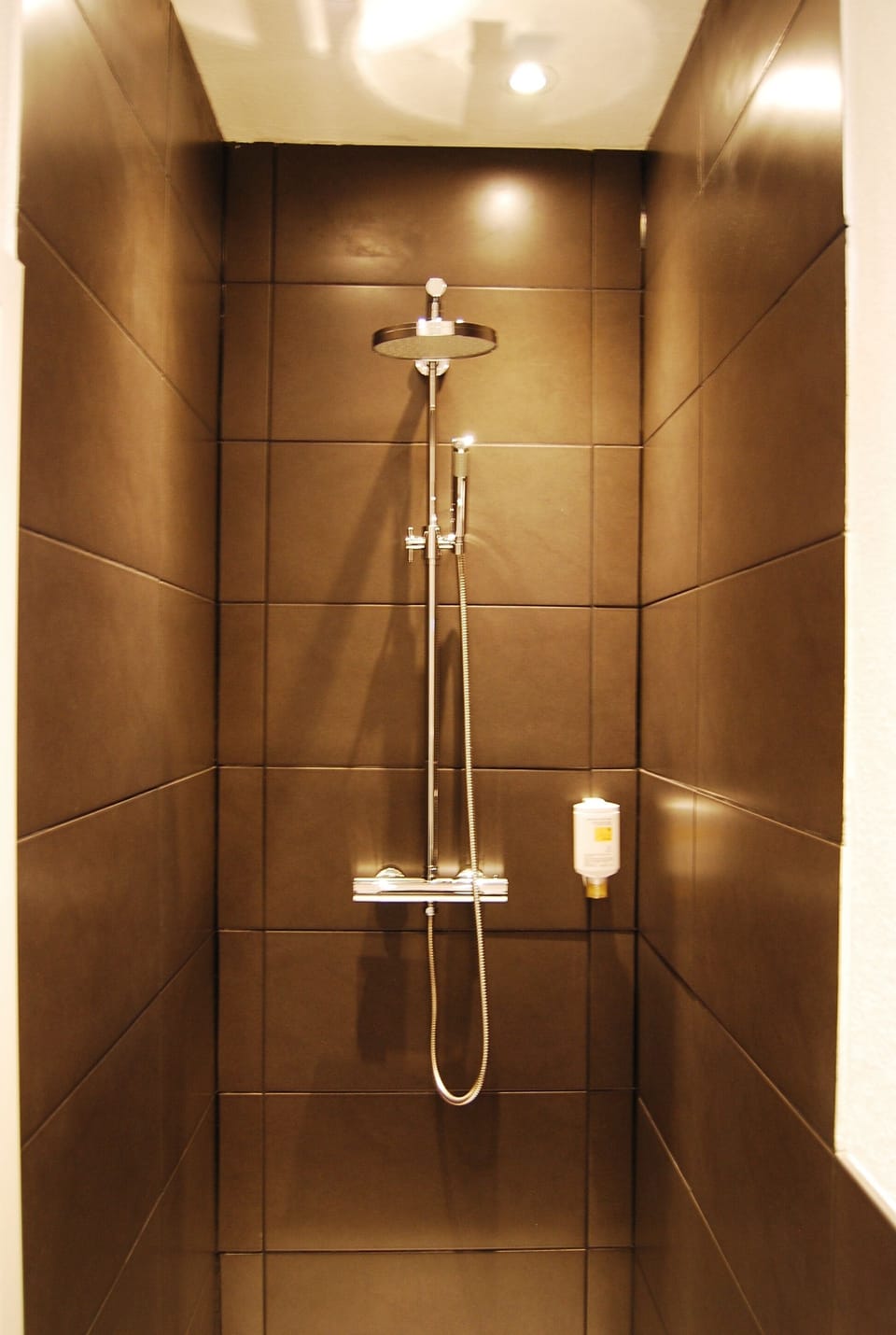 Shower, hair dryer, towels, shampoo