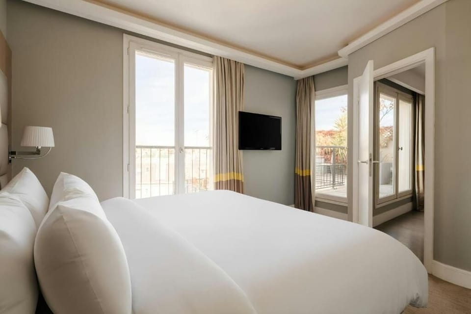 Suite, Terrace | In-room safe, individually furnished, blackout drapes