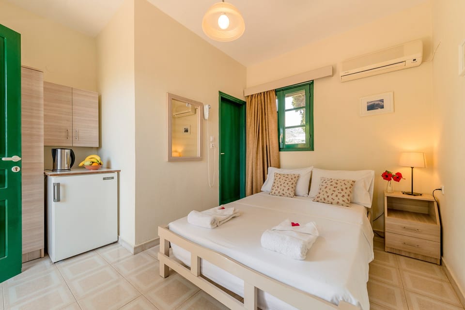 Double or Twin Room | In-room safe, blackout drapes, iron/ironing board, rollaway beds
