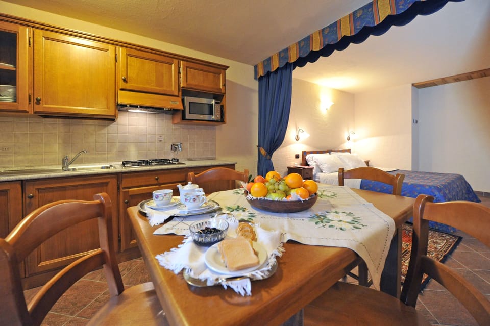 Studio, Mountain View | In-room safe, desk, blackout drapes, iron/ironing board