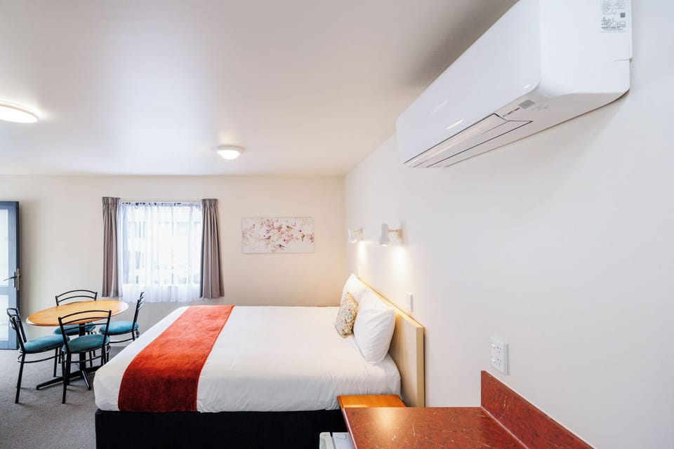 Standard Suite, 1 Bedroom, Non Smoking, Kitchen | Premium bedding, desk, laptop workspace, blackout drapes