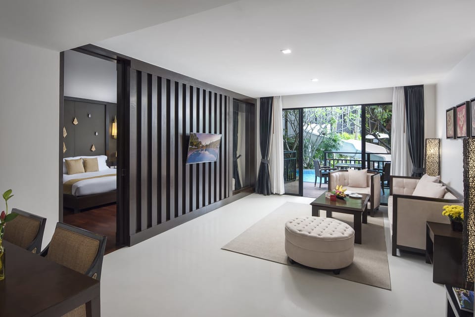 Family Suite, 1 King Bed, Pool View | Minibar, in-room safe, desk, laptop workspace