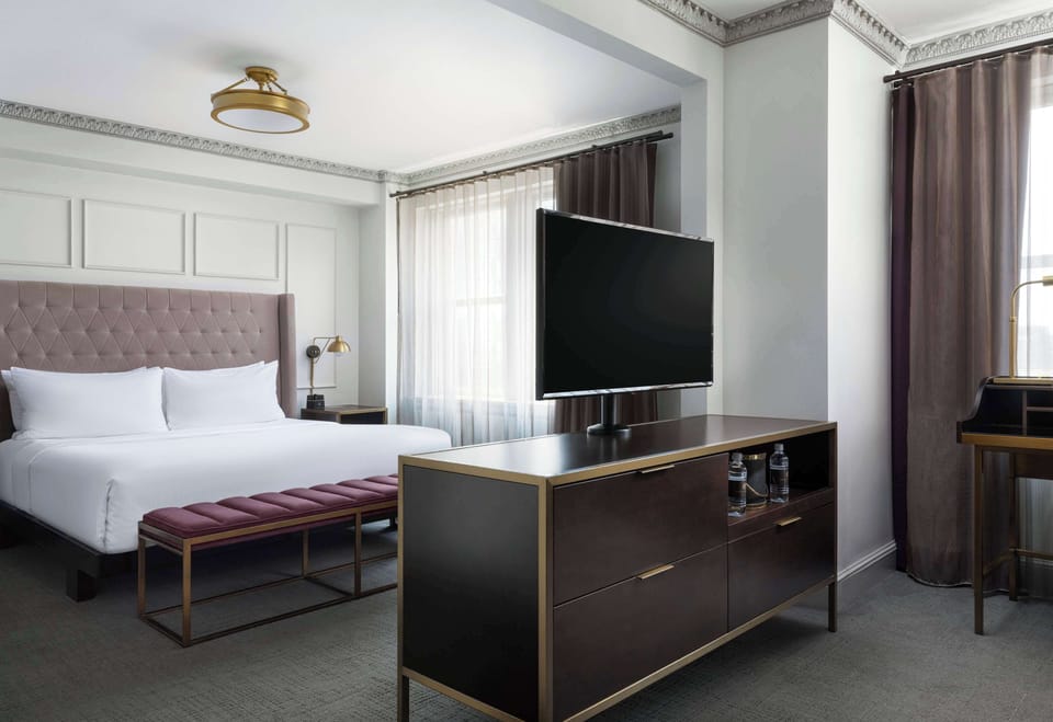 Deluxe Room, 1 King Bed | Premium bedding, down comforters, pillowtop beds, in-room safe
