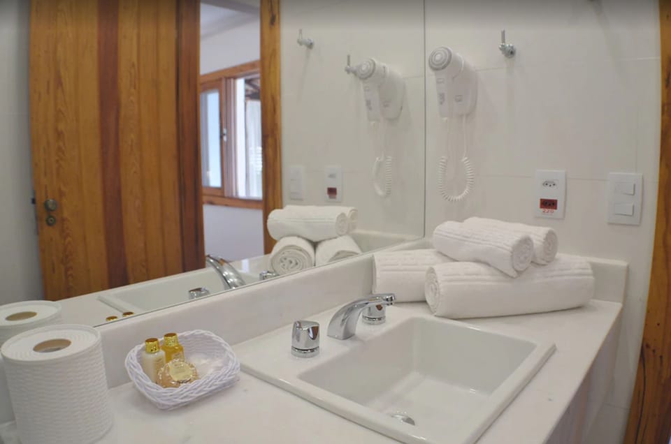 Master | Bathroom | Shower, towels