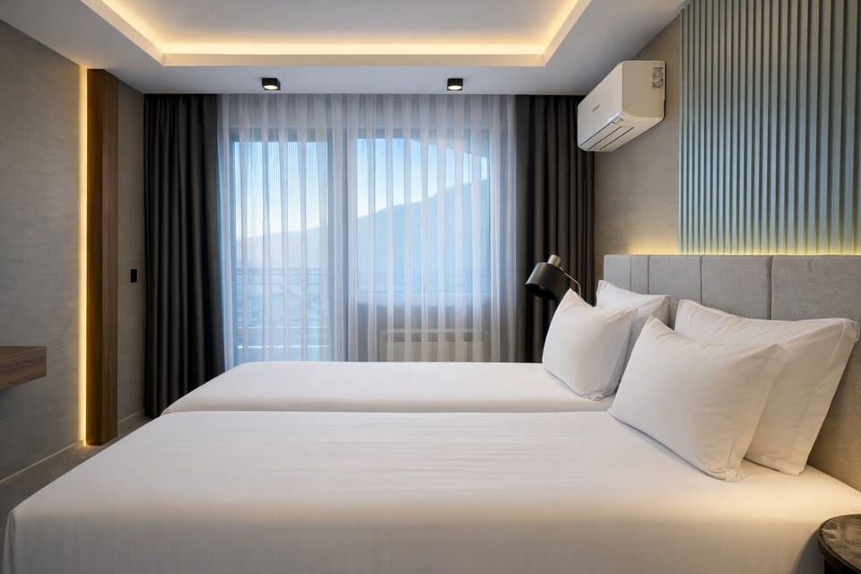 Presidential Suite | Desk, blackout drapes, soundproofing, free WiFi