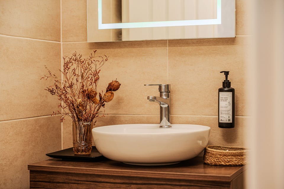 Superior Room (2-3 People) Bay Window | Bathroom | Shower, rainfall showerhead, free toiletries, hair dryer