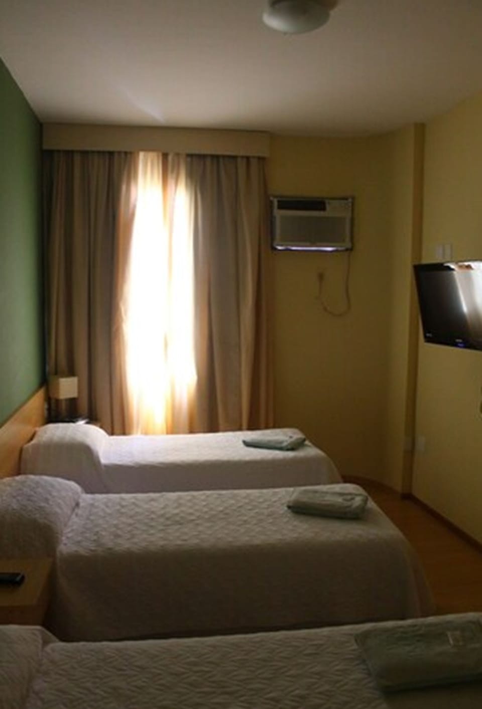 Triple Room | Minibar, in-room safe, desk, free WiFi