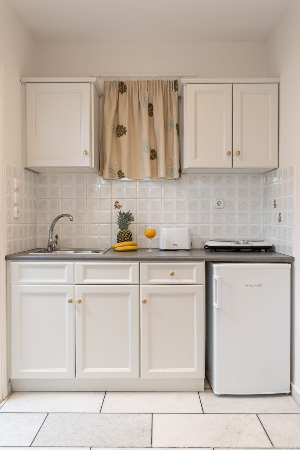 Studio for 2 adults and 2 children | Private kitchen | Fridge, stovetop, electric kettle, toaster