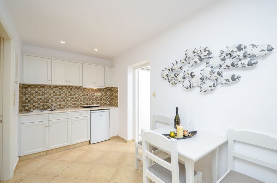 Two Bedroom Apartment for 4 people | Private kitchenette | Fridge, stovetop, electric kettle, toaster