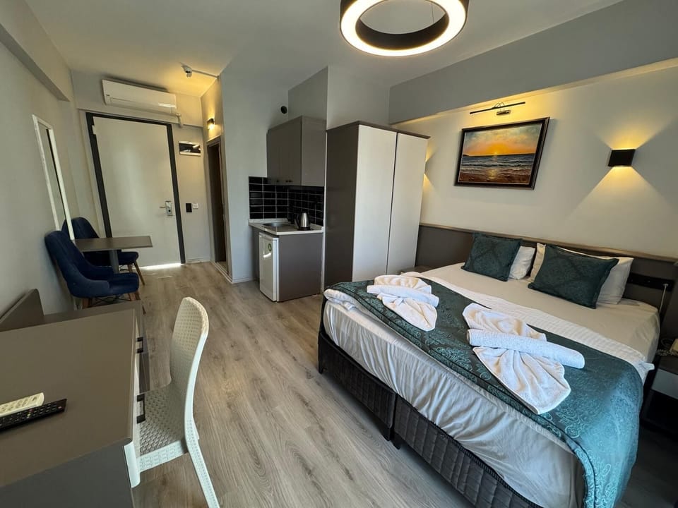 Standard Studio | Premium bedding, pillowtop beds, minibar, in-room safe