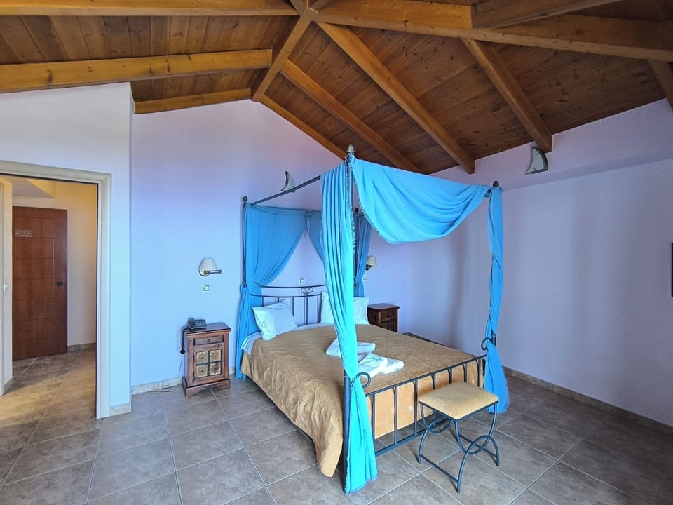 Family Room, Sea View | Premium bedding, in-room safe, desk, blackout drapes