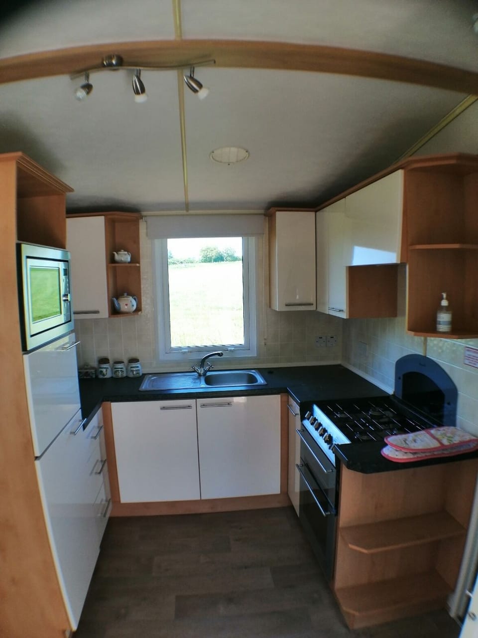 Deluxe Apartment, Private Bathroom, Courtyard View | Private kitchen | Highchair