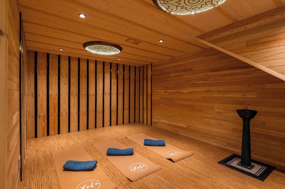 Sauna, steam room, Turkish bath, body treatments, hot stone massages