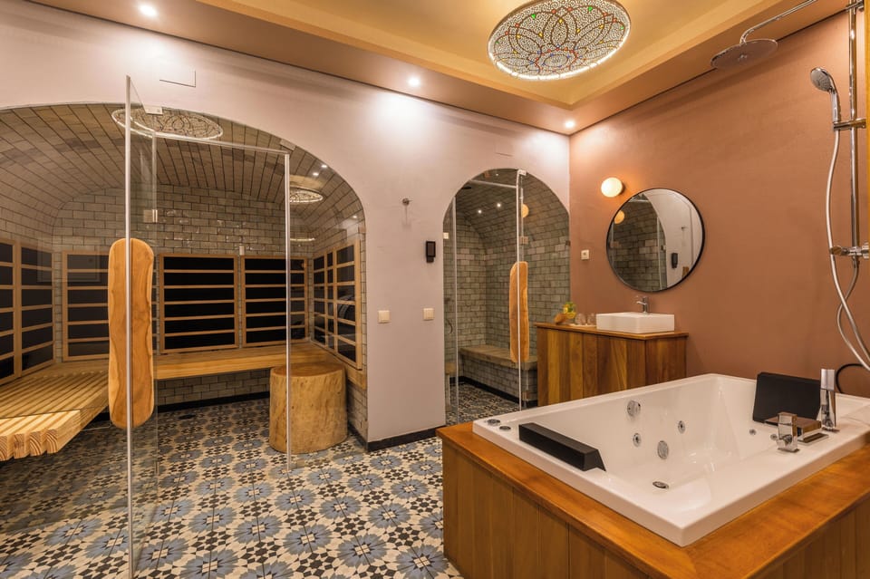 Sauna, steam room, Turkish bath, body treatments, hot stone massages