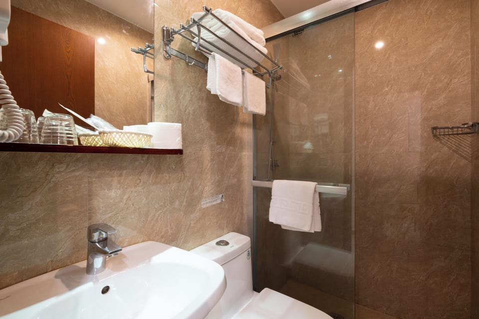 Standard Room | Bathroom | Shower, free toiletries, hair dryer, bathrobes