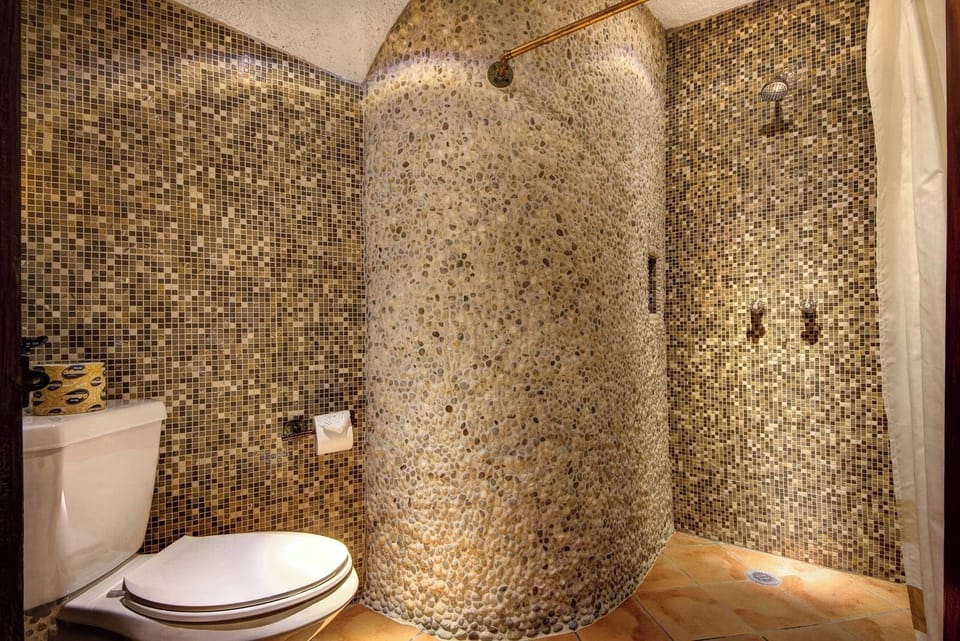 Quadruple Room | Bathroom | Shower, free toiletries, hair dryer, towels