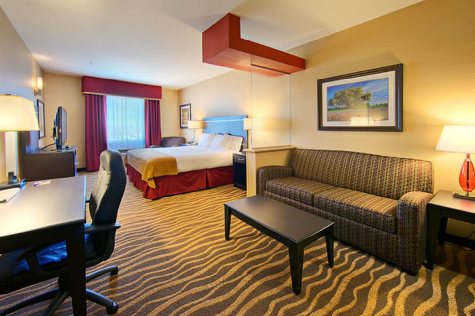 In-room safe, desk, iron/ironing board, free cribs/infant beds
