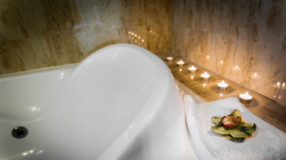 Traditional Apartment, 1 Bedroom | Jetted tub