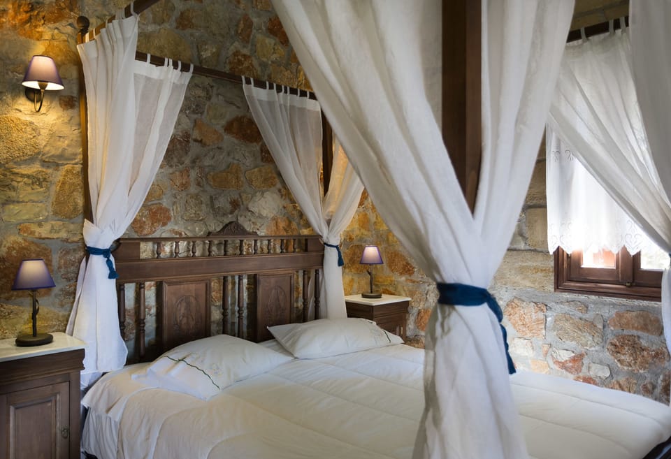 Traditional Bungalow, 1 Queen Bed | In-room safe, individually decorated, individually furnished