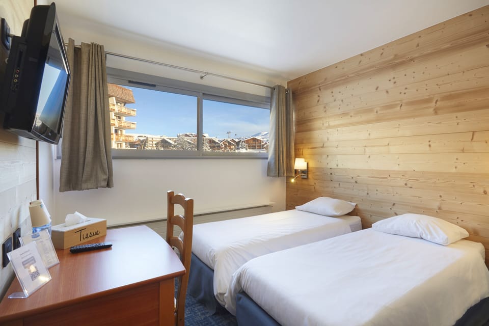 Basic Twin Room | Free WiFi, bed sheets