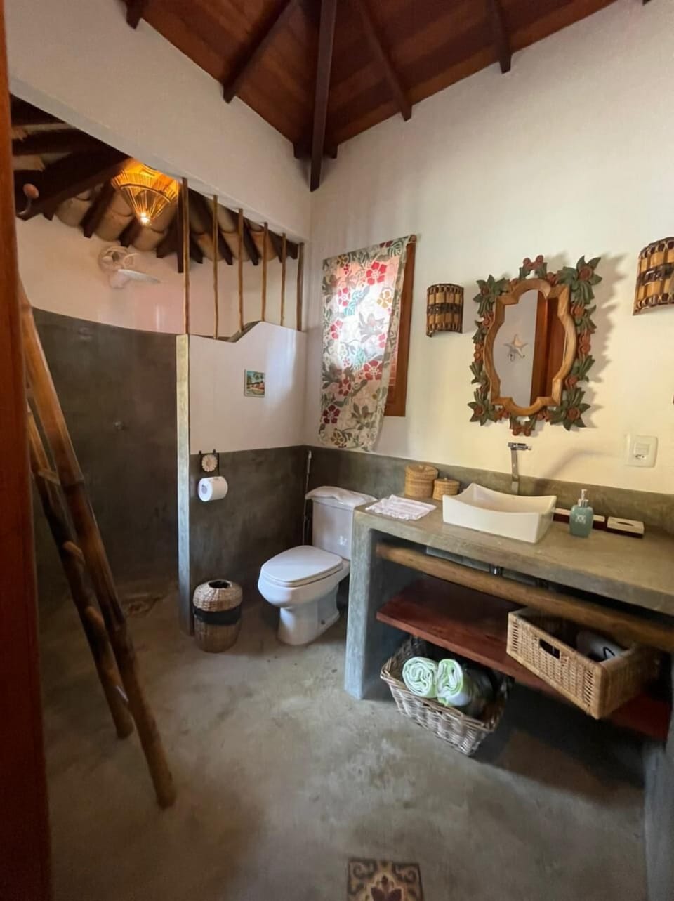 Signature Double or Twin Room, 1 Bedroom, Pool View | Bathroom | Shower, rainfall showerhead, free toiletries, hair dryer