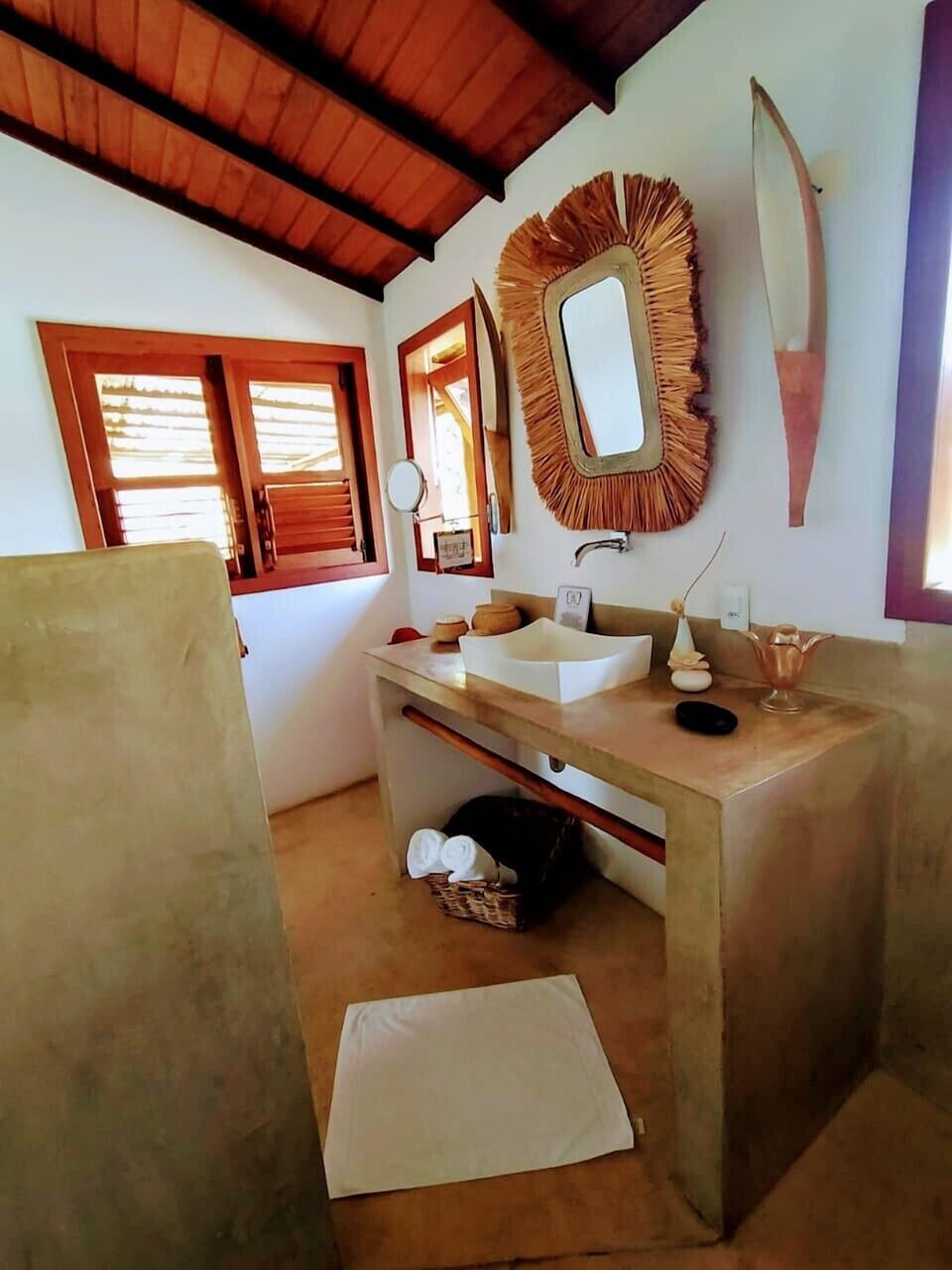 Signature Double Room (Iansa) | Bathroom | Shower, rainfall showerhead, free toiletries, hair dryer