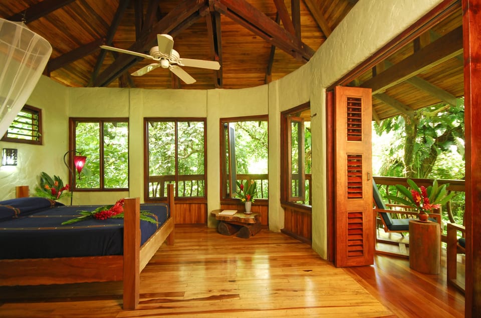 Double Room (Mango) | In-room safe, bed sheets