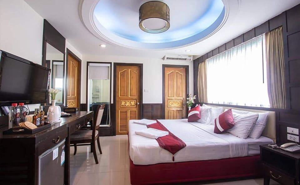 Superior Double Room | Premium bedding, minibar, in-room safe, desk