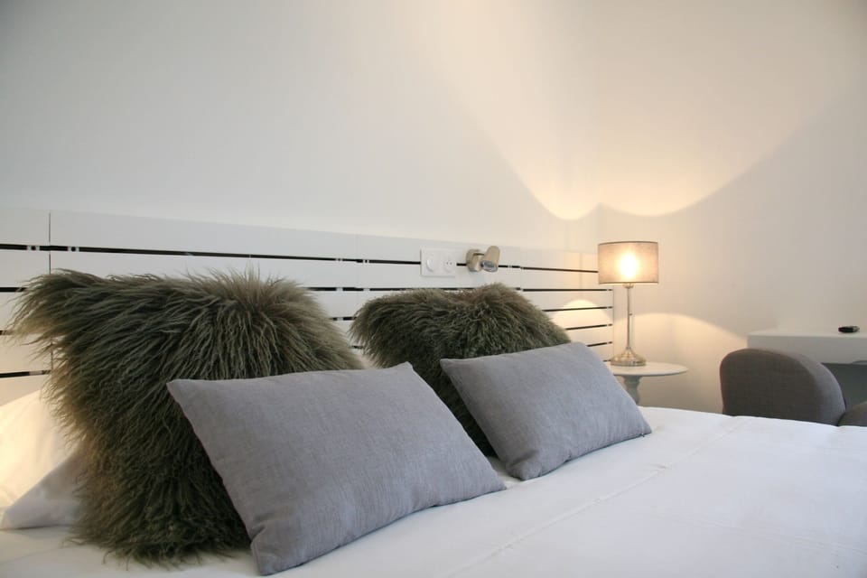 Premium bedding, individually decorated, individually furnished, desk