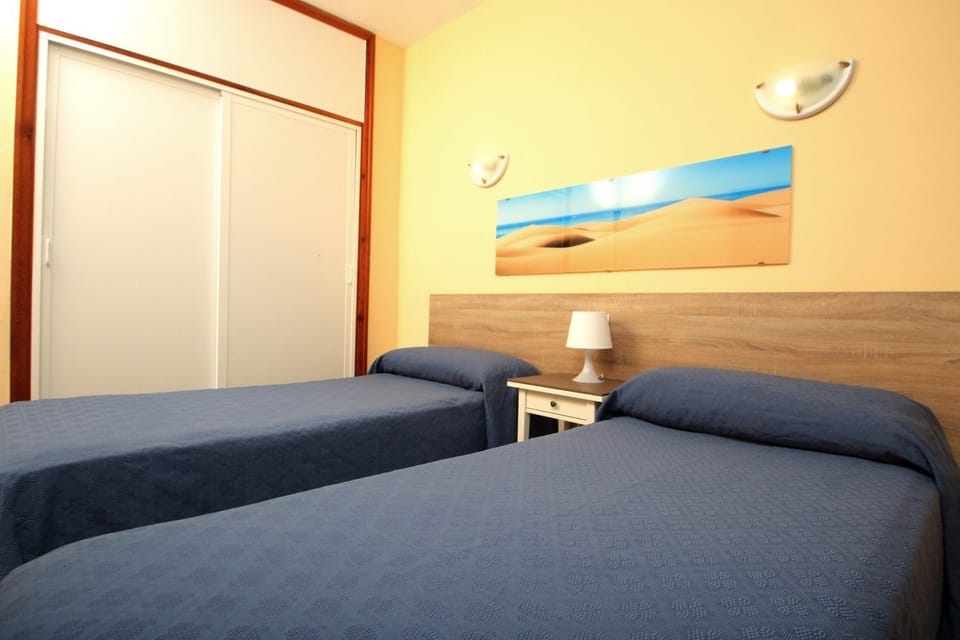 1 bedroom, premium bedding, desk, laptop workspace
