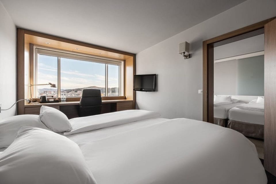 Executive Double Room (Castle View) | In-room safe, blackout drapes, soundproofing, iron/ironing board