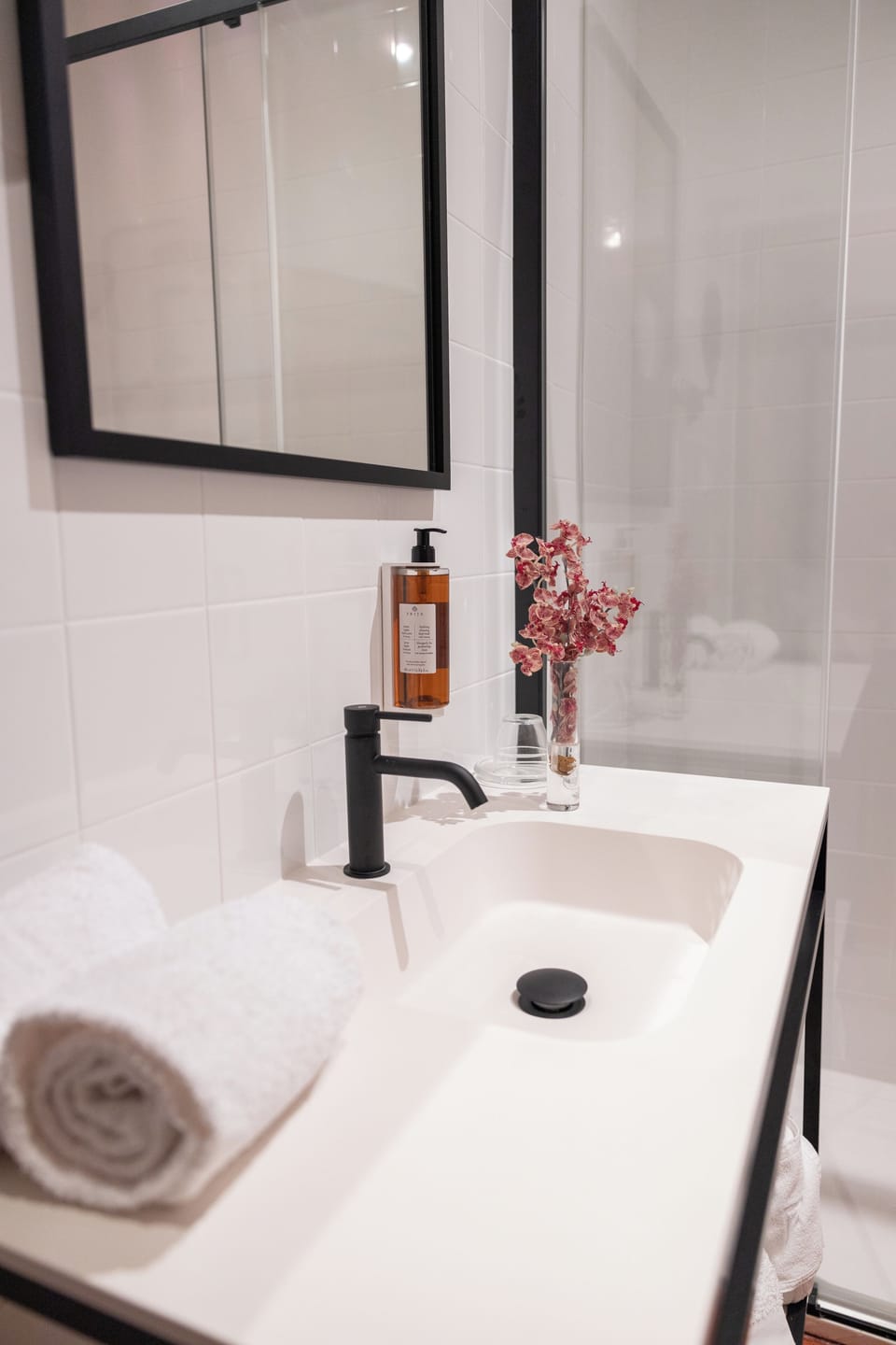 Superior Twin Room | Bathroom | Shower, hair dryer, bidet, towels