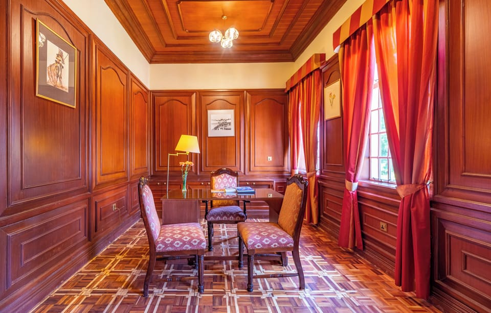 Presidential Suite | In-room business center