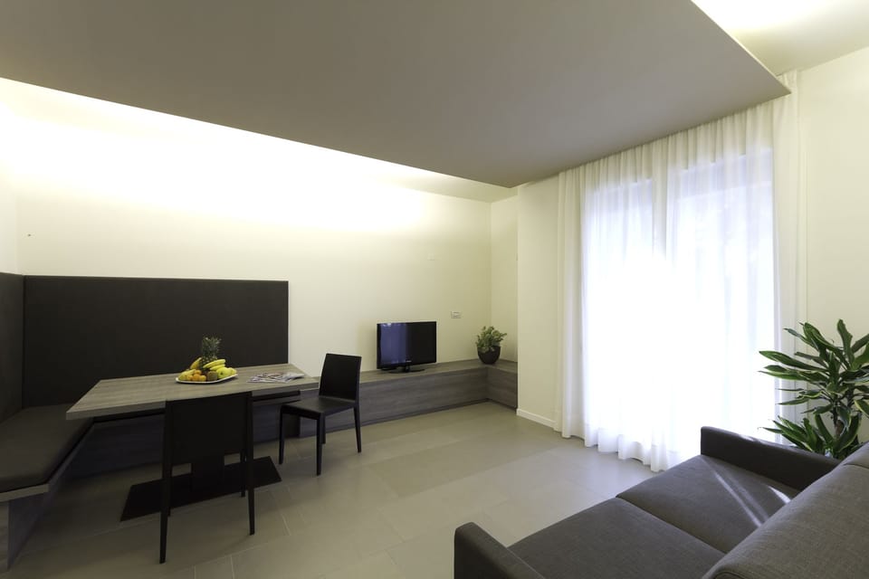 33-inch TV with digital channels