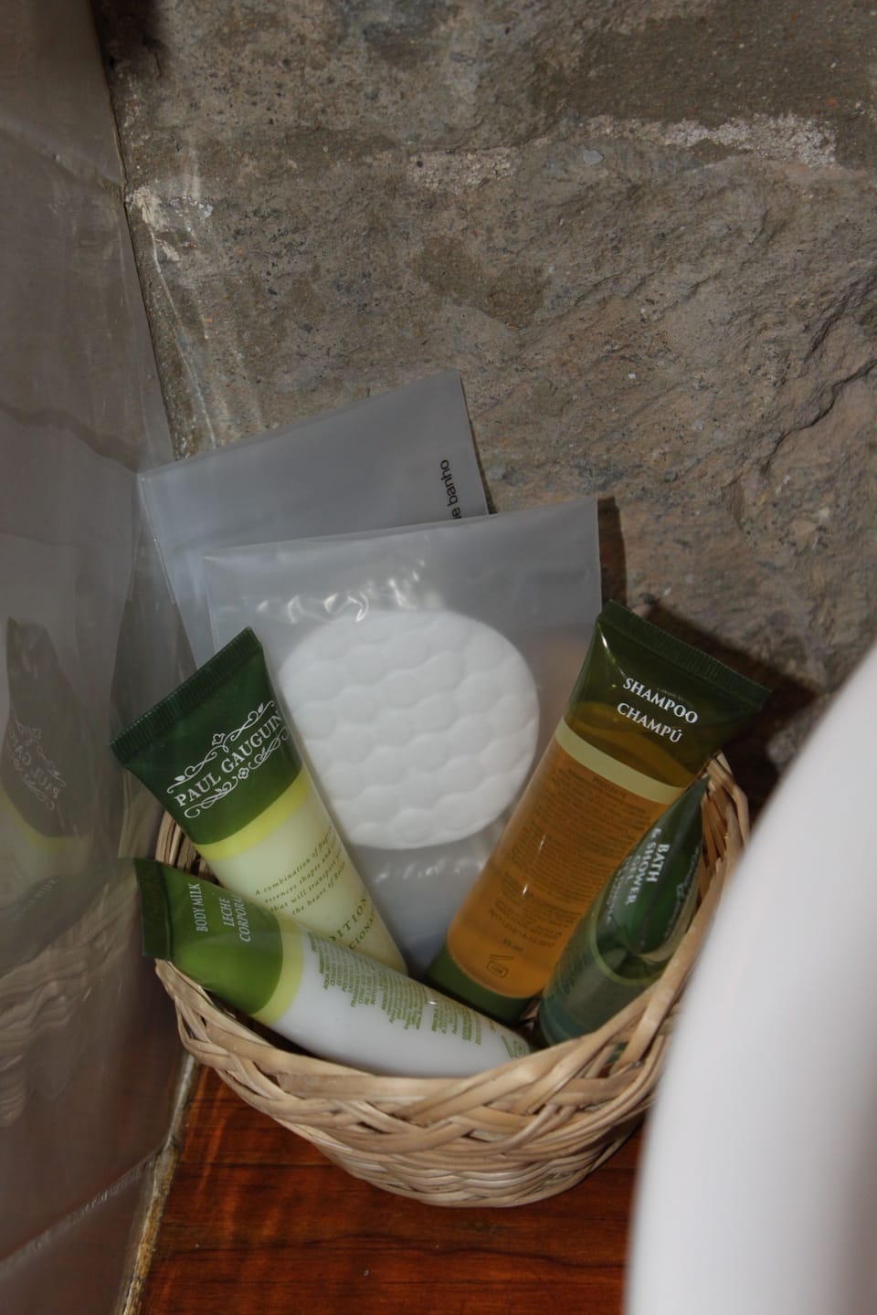 Bathtub, free toiletries, hair dryer, slippers