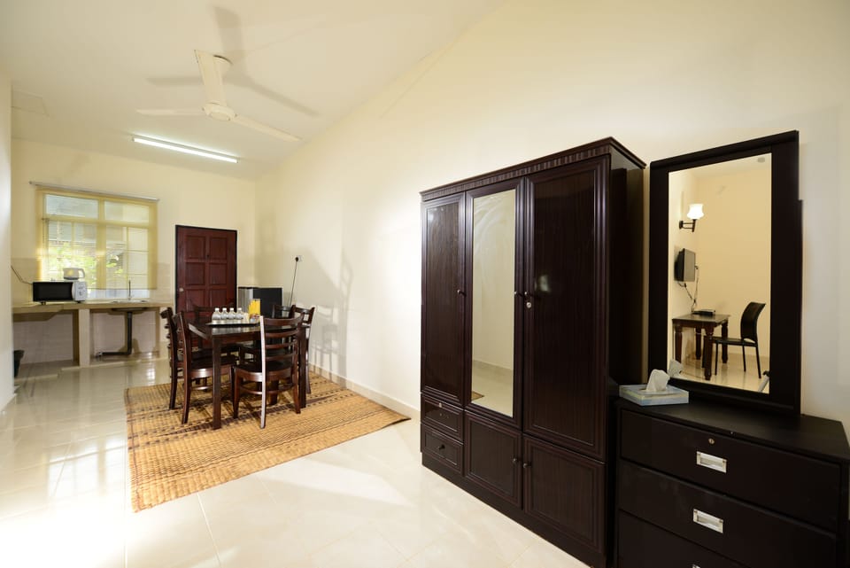 Comfort House, 2 Bedrooms | In-room dining