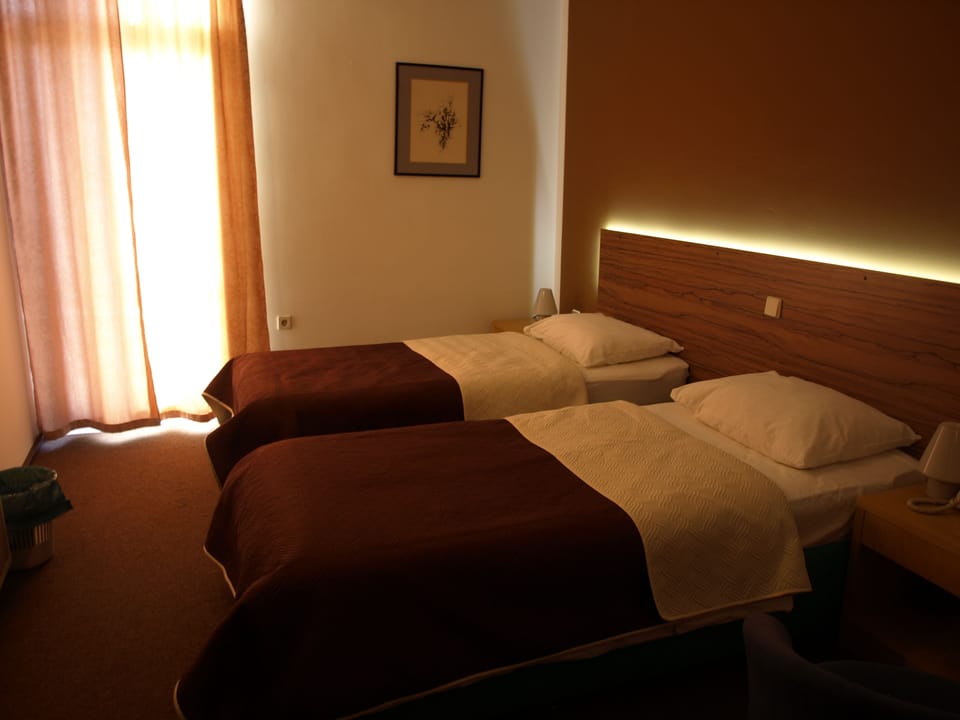 Double Room | Pillowtop beds, in-room safe, desk, blackout drapes