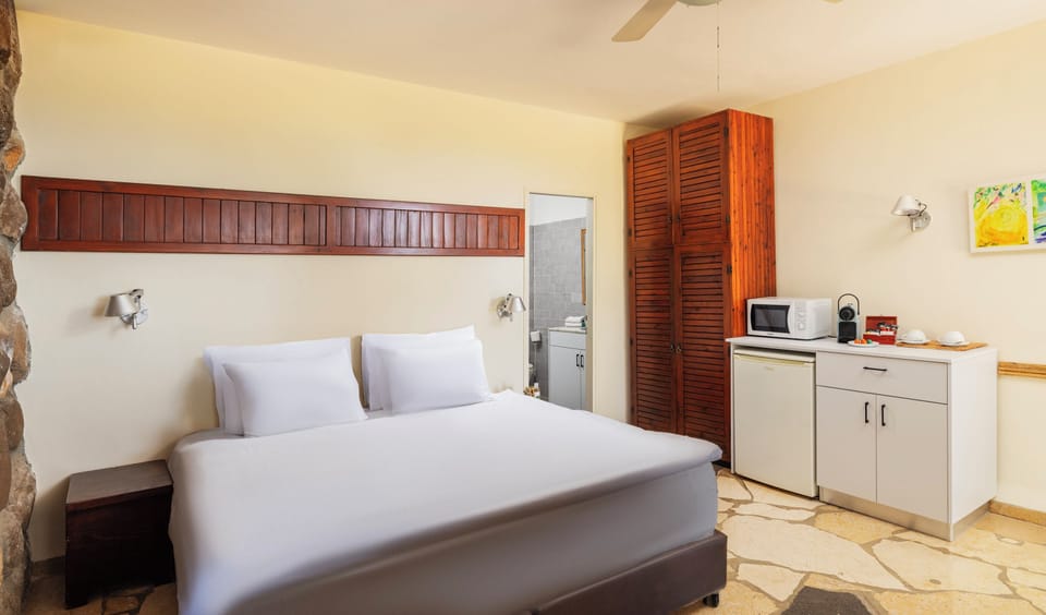 Cabin | Premium bedding, iron/ironing board, free cribs/infant beds, travel crib