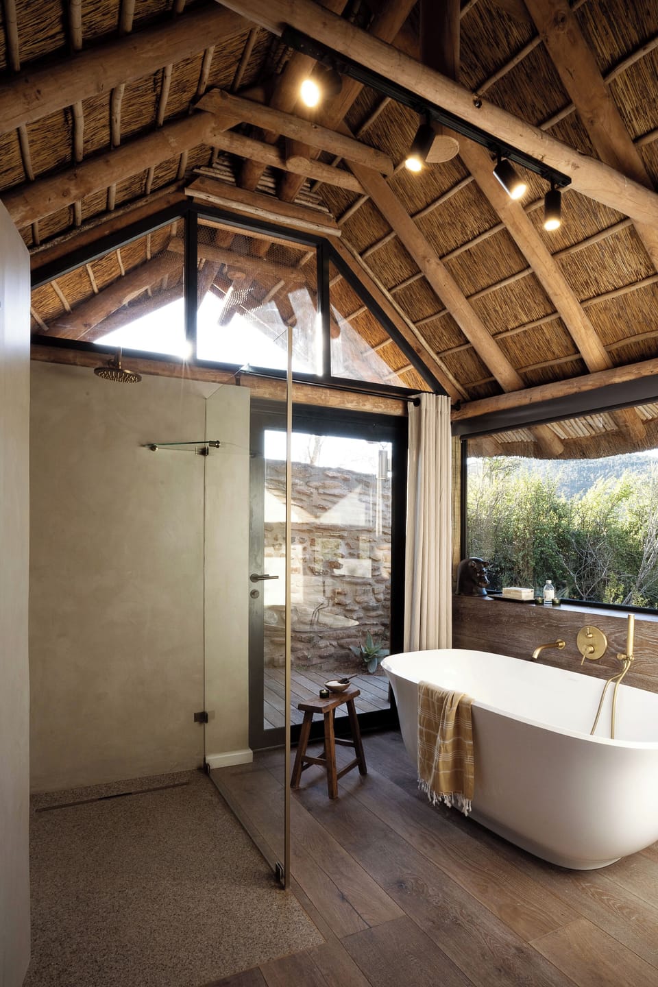 Great Fish River Lodge Suite | Bathroom | Separate tub and shower, deep soaking tub, designer toiletries