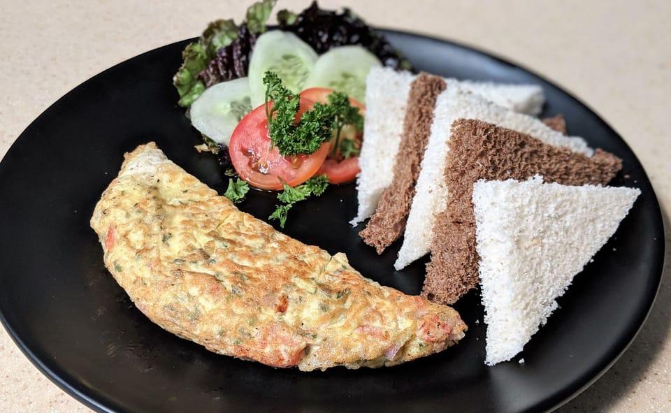 2 restaurants; breakfast, lunch, dinner, and brunch served