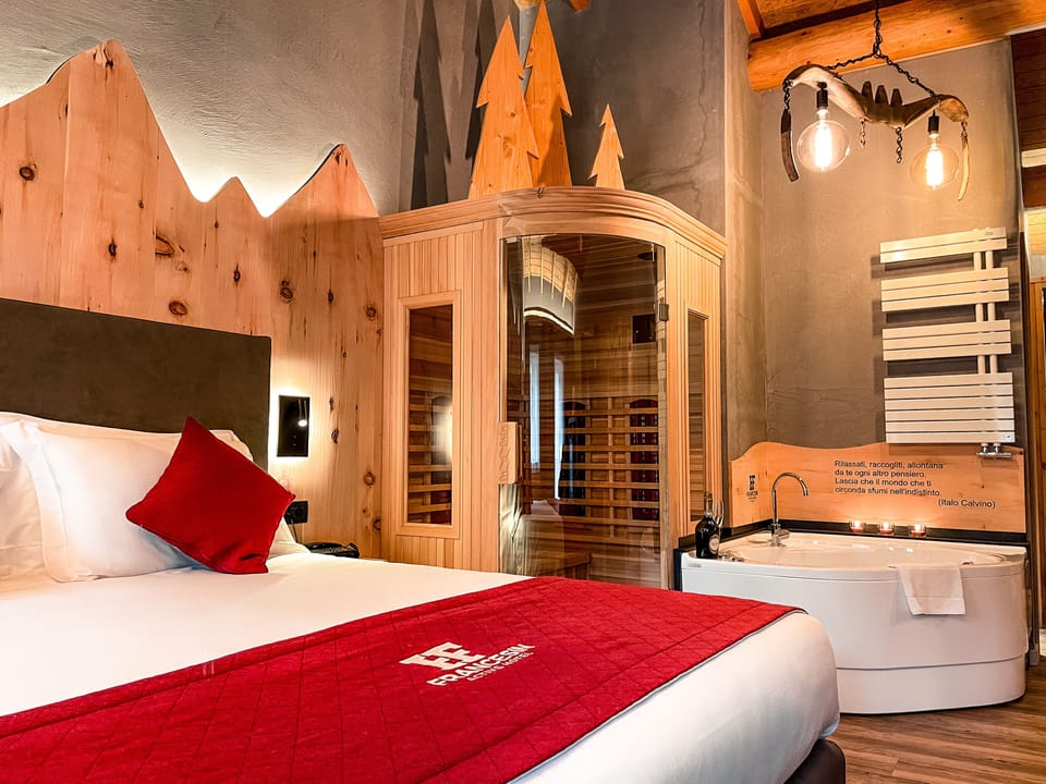 Romantic Double Room | Down comforters, in-room safe, desk, soundproofing