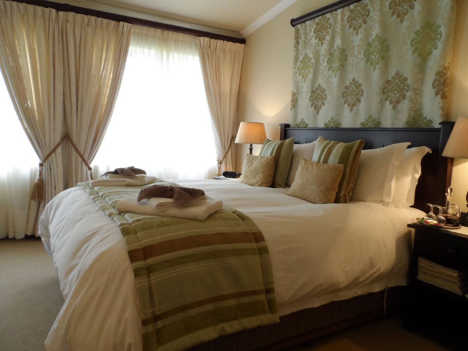 Superior Room (Queen) | Premium bedding, down comforters, Select Comfort beds, minibar