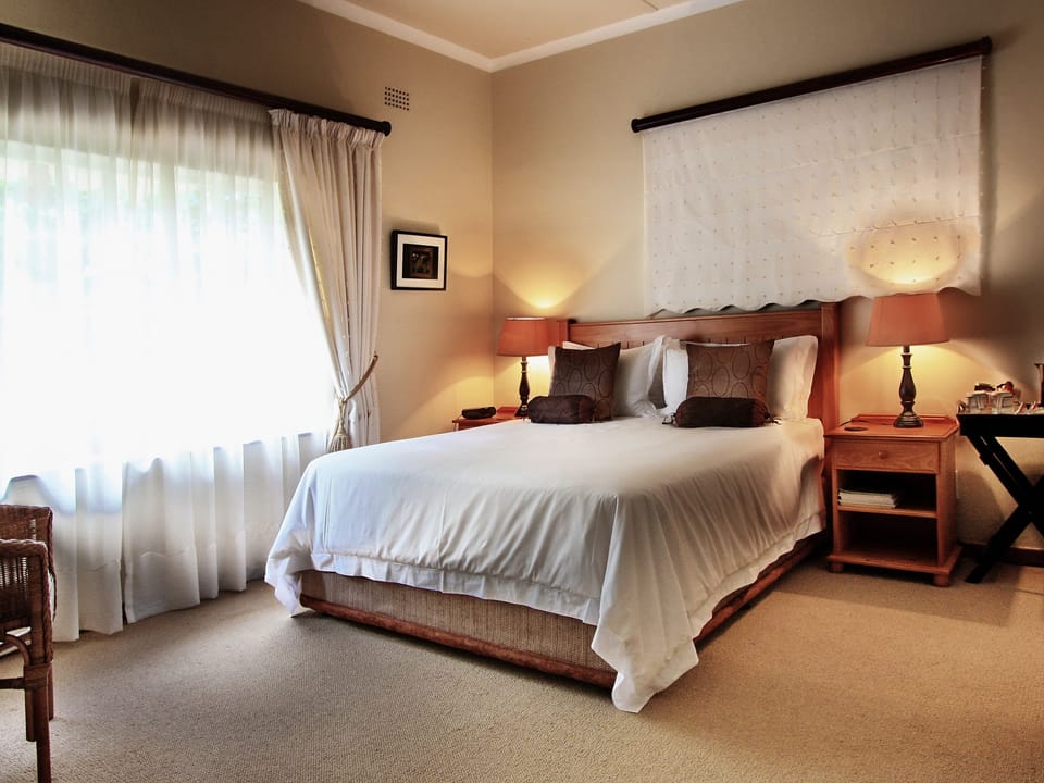 Luxury Room (Queen) | Premium bedding, down comforters, Select Comfort beds, minibar