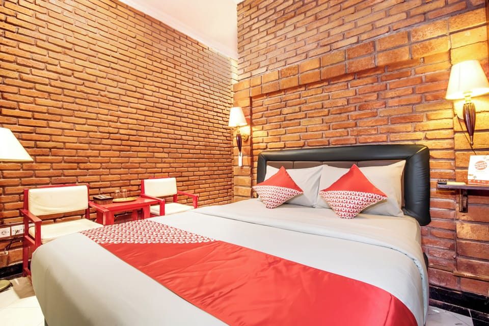 Indonesia Deluxe Double | Desk, laptop workspace, WiFi (free), bed sheets