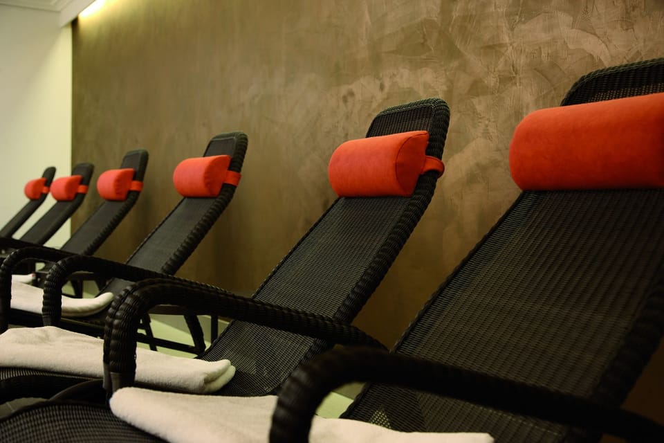 Sauna, hot tub, steam room