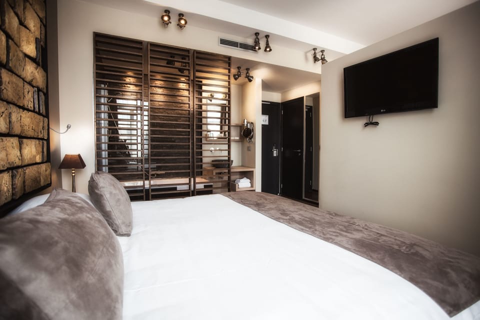 Junior Suite | Premium bedding, minibar, in-room safe, individually decorated