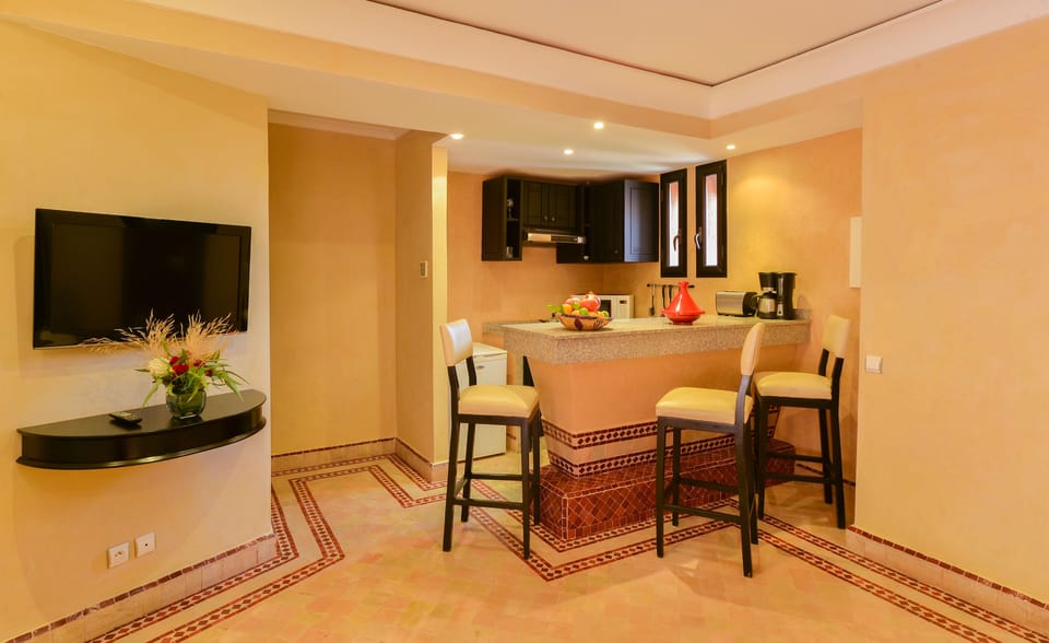 Junior Suite | Private kitchen | Fridge, microwave, electric kettle