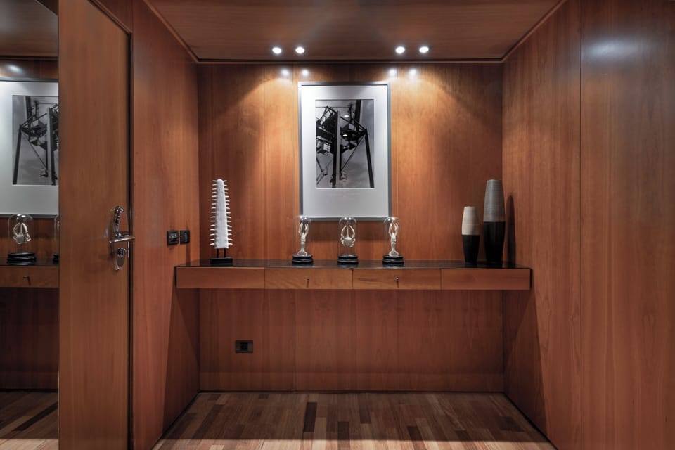Minibar, in-room safe, desk, laptop workspace