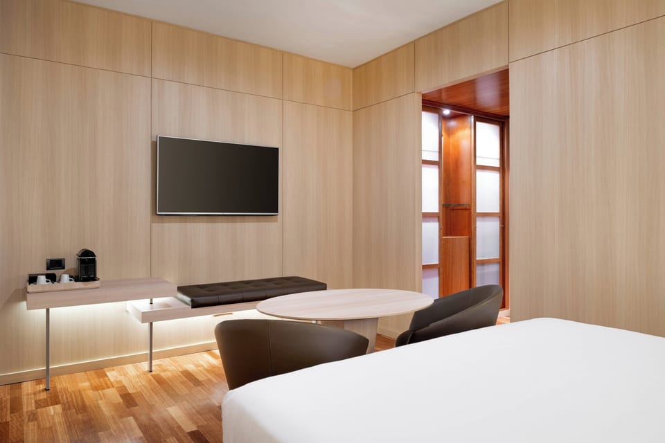 Standard Interior Room, 1 large double bed | Minibar, in-room safe, desk, laptop workspace